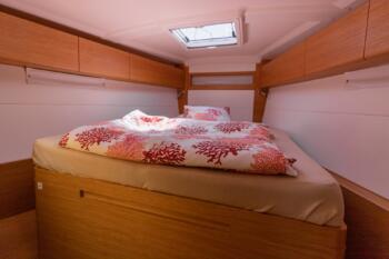 spacious-forward-cabin-with-double-berth-on-X-43