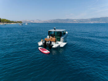 Saxdor-boat-at-the-sea