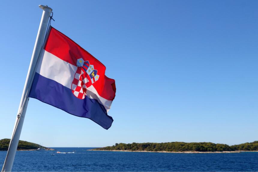 croatian-flag-on-the-boat-holidays