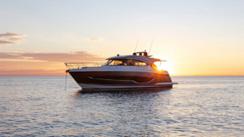 riviera-4600-sport-yacht-platinum-edition-sunset